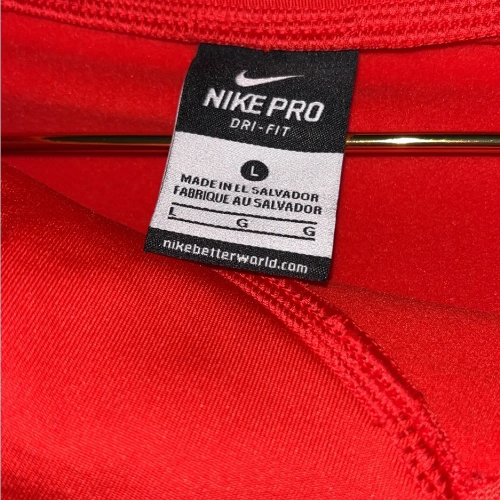 Nike Pro Women's Orange Athletic Shirt Size Large P2P 19" - Picture 4 of 4